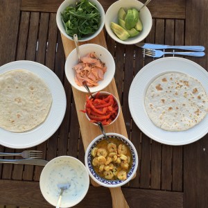 Samen Bourgondisch: Zomerse Wraps met gamba's en gerookte zalm en een knoflook-bieslook saus