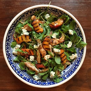 Gegrilde perzik, kip & blauwe kaas