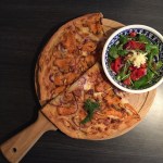 Pizza met gerookte zalm