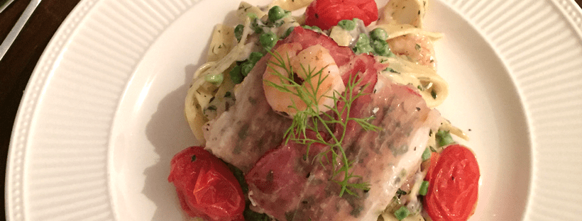 Kabeljauw omringd met parmaham met een dille-tijmsaus