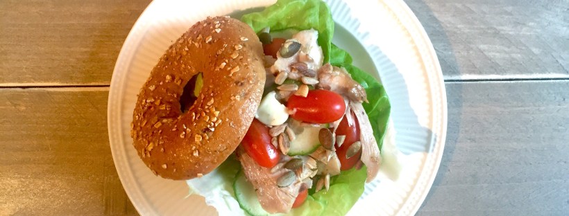 Bagel met kip en truffelmayonaise