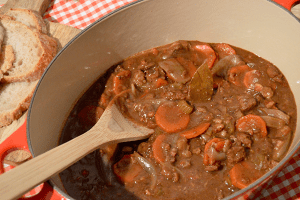 Kruidige stoofschotel met donker bier