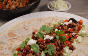 Wraps met gekruid gehakt, aubergine, granaatappel &; feta