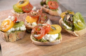 Borrelbrood met pesto & tomaat