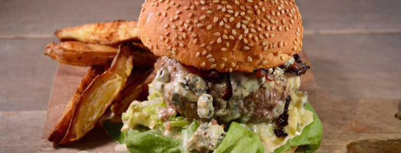 Hamburger met blauwe kaas