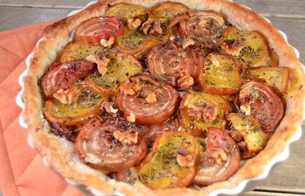 Bietentaartje met tijm, walnoten en honing