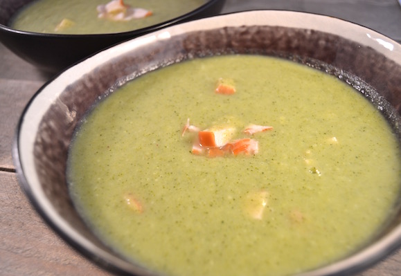Broccolisoep met gerookte kip