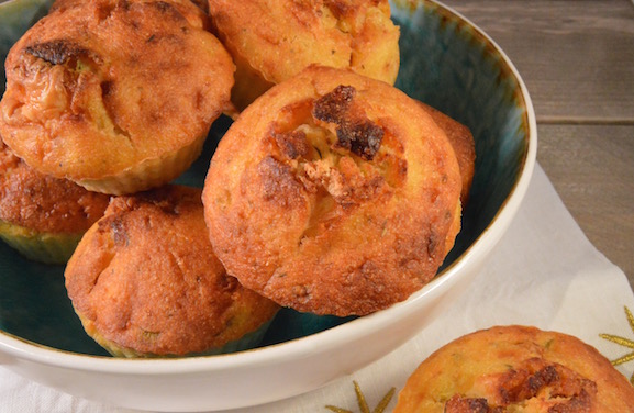 Polentamuffins met salami en oude kaas