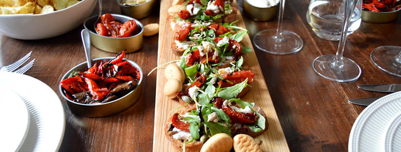 Bruschetta met geitenkaas en zongedroogde tomaat