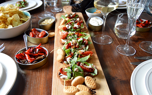 Bruschetta met geitenkaas en zongedroogde tomaat
