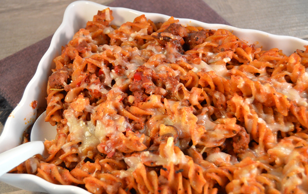 Pasta-ovenschotel met gehakt en tomatensaus