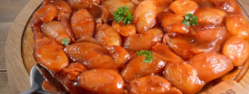 Hartige tarte tatin met licht pittige abrikozen & sjalotten