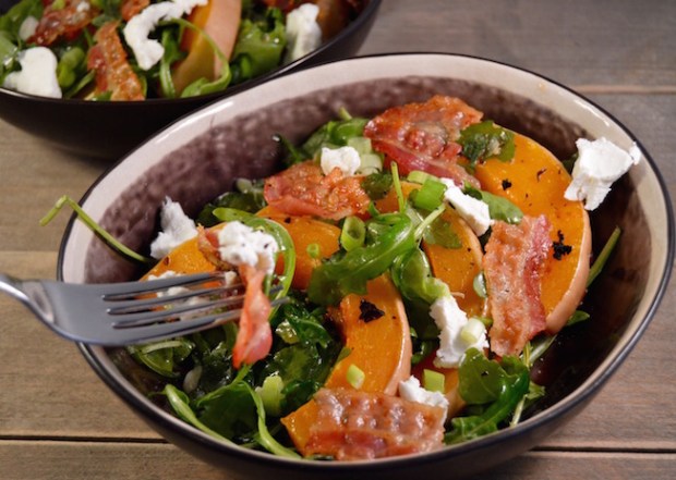 Salade met pompoen, geitenkaas en truffelhoning