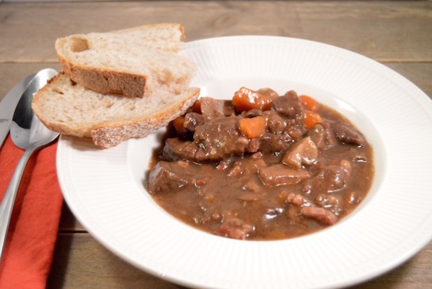 Stoofpotje rundvlees met rode wijn en kruidkoek