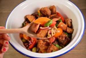 panzanella-simpele-italiaanse-broodsalade