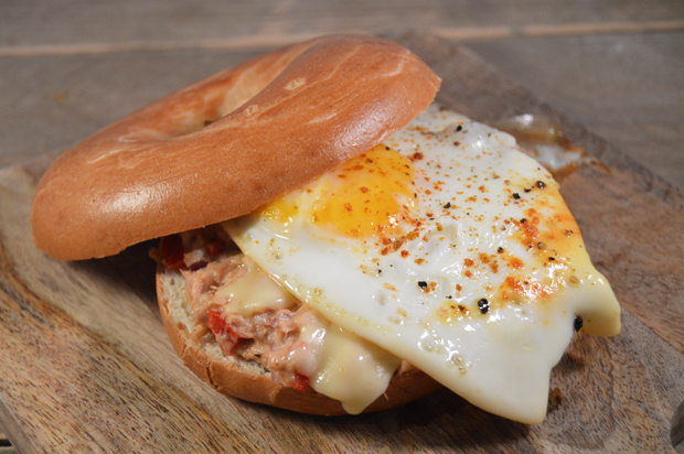 Tuna melt deluxe met spiegelei