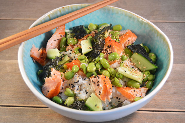 Sushi salade met gerookte zalm recept