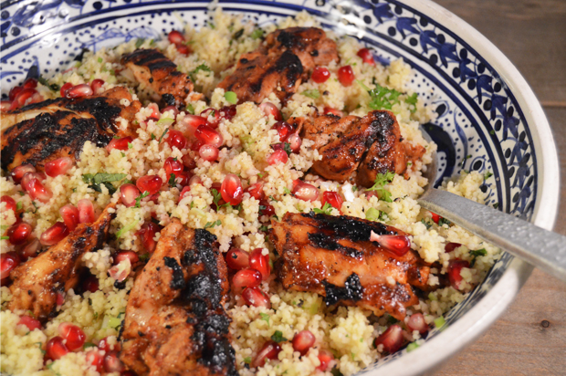 Couscous met harissa kip en granaatappelpitjes