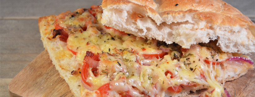Lunch: Turksbrood met kaas, tomaat en ui