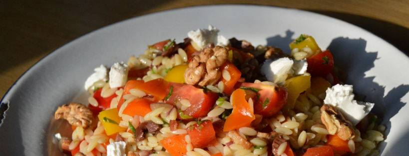 Frisse paprikasalade met riso en geitenkaas